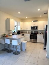 11101 W 33rd Ct in Hialeah, FL - Building Photo - Building Photo