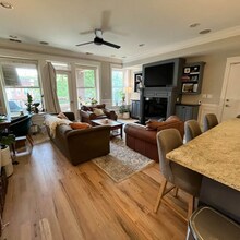 1216 W Winnemac Ave in Chicago, IL - Building Photo - Building Photo
