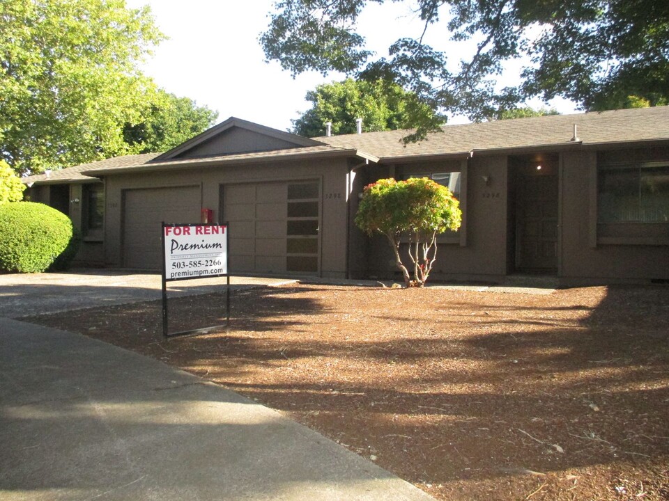 3288 Alberta Ave NE in Salem, OR - Building Photo