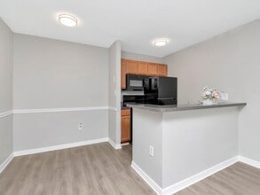 215 Lake Brook Cir in Brandon, FL - Building Photo - Building Photo