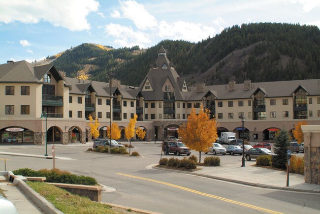 Lion Square Condominiums in Vail, CO - Building Photo - Building Photo