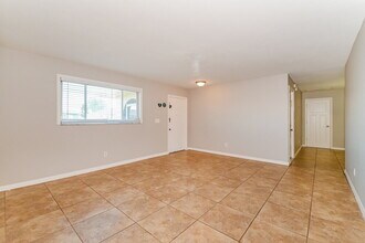 324 SE 17th Pl in Cape Coral, FL - Building Photo - Building Photo