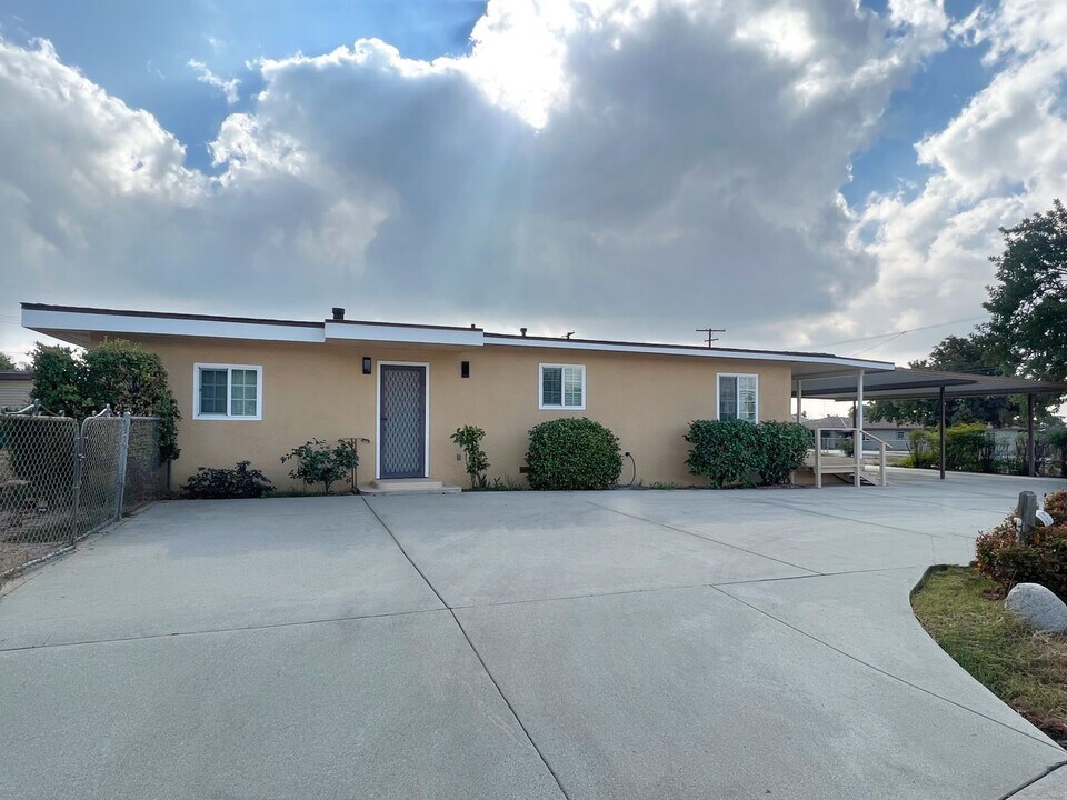 951 2nd St-Unit -951 in Calimesa, CA - Building Photo