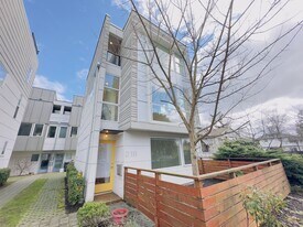 218 20th Ave S in Seattle, WA - Building Photo