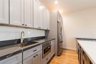 3718 Sheridan Ave in Miami Beach, FL - Building Photo - Building Photo