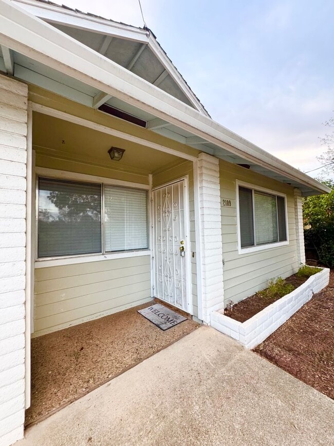 2109 Washington Ave in Shasta Lake, CA - Building Photo - Building Photo