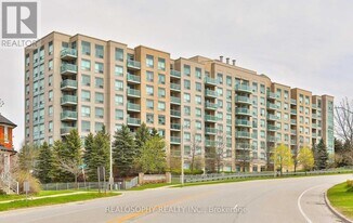 3 Ellesmere St in Richmond Hill, ON - Building Photo