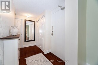 270 Scarlett Rd in Toronto, ON - Building Photo - Building Photo