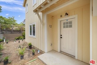1317 Punta Gorda St in Santa Barbara, CA - Building Photo - Building Photo