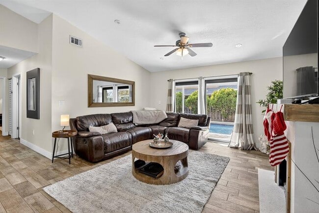 691 Willow Grove Terrace in Davie, FL - Foto de edificio - Building Photo