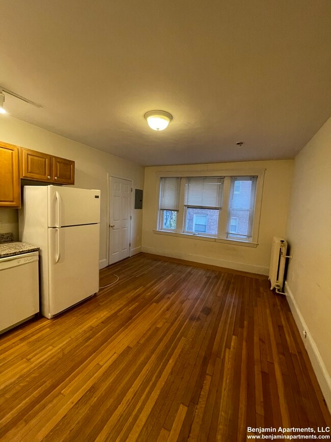 1637 Commonwealth Ave, Unit 11 in Boston, MA - Foto de edificio - Building Photo