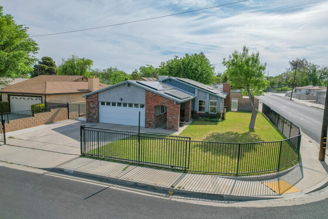 44202 Fig Ave in Lancaster, CA - Building Photo