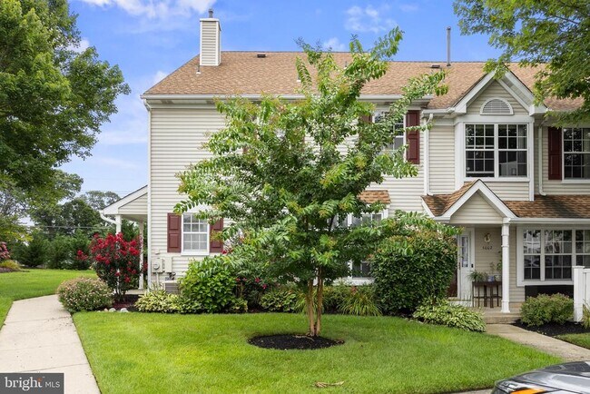 property at 5001 Aberdeen Ln