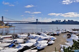 11 Vela Way in Edgewater, NJ - Building Photo