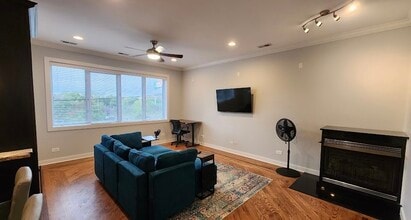 2128 W Van Buren St, Unit 2 in Chicago, IL - Building Photo - Building Photo