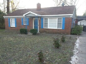 5403 Torgerson Dr in North Charleston, SC - Building Photo