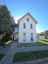 128 N River St in Franklin, OH - Building Photo