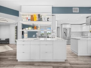 1050 Seminole Dr in Fort Lauderdale, FL - Building Photo - Building Photo