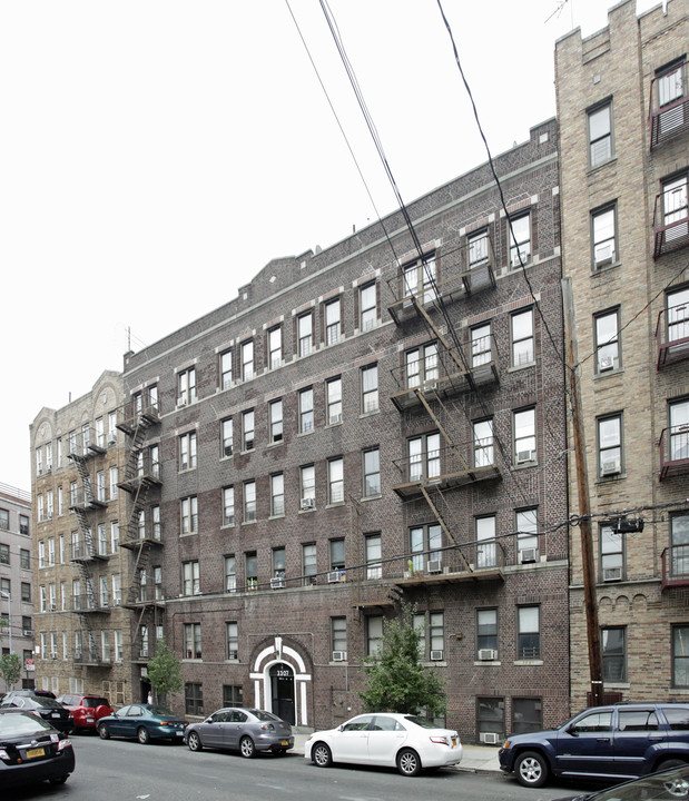 3307 Hull Ave in Bronx, NY - Building Photo