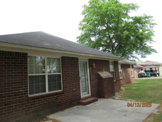 3590 Oleander Dr in Sumter, SC - Building Photo - Building Photo