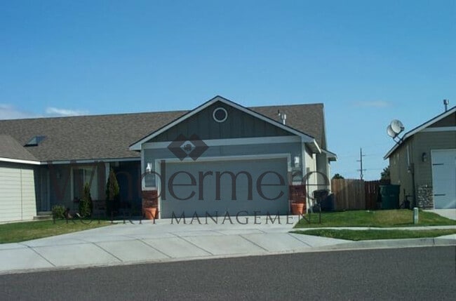 property at 3606 W 19th Ct