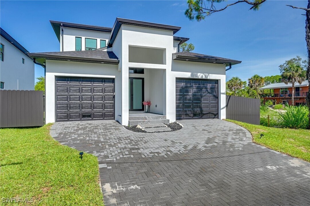 3384 Canal St in Naples, FL - Building Photo