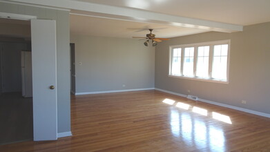3315 W Columbia Ave in Lincolnwood, IL - Building Photo - Building Photo