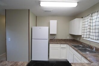 1007 W Hatton St in Pensacola, FL - Foto de edificio - Building Photo