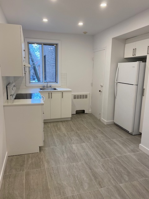 property at 4930 Edouard Montpetit Blvd