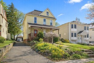 31 Park Ave in Dumont, NJ - Building Photo