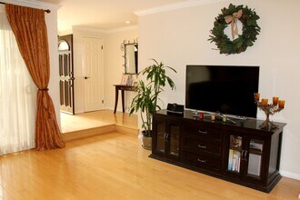 9426 Via Patricia in Burbank, CA - Building Photo - Building Photo