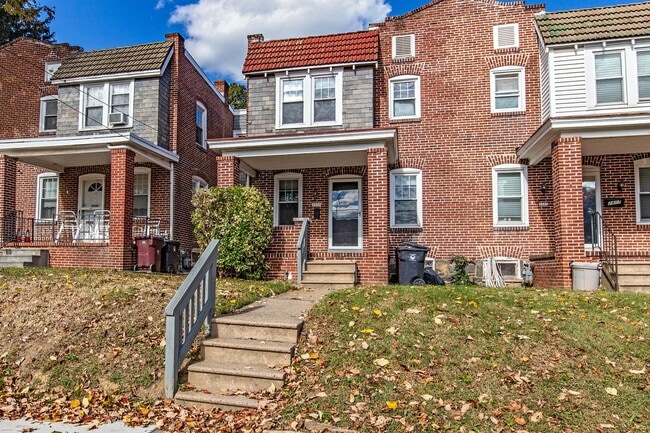 property at 2805 N Van Buren St