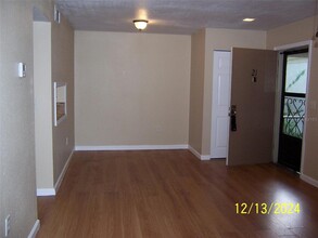 3298 S Semoran Blvd, Unit 21 in Orlando, FL - Building Photo - Building Photo