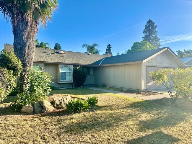 160 W Portland Ave in Fresno, CA - Building Photo - Building Photo