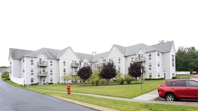 Middlecrest Crossing 55+ Senior Apartments in Middletown, NY - Building Photo - Building Photo