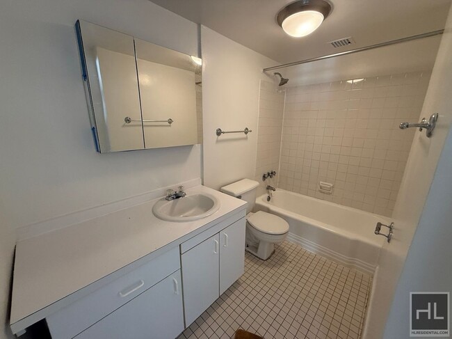 EAST 36 STREET in New York, NY - Building Photo - Building Photo