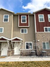 641 N 30 E in Vineyard, UT - Foto de edificio - Building Photo