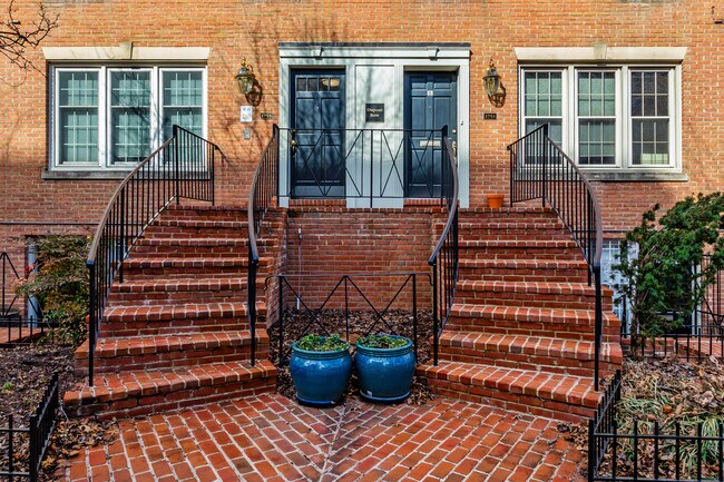 Dupont Row in Washington, DC - Foto de edificio - Building Photo