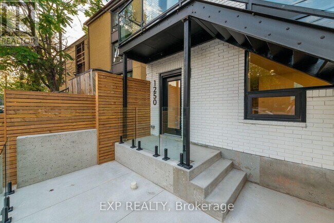 1250 Davenport Rd in Toronto, ON - Building Photo - Building Photo
