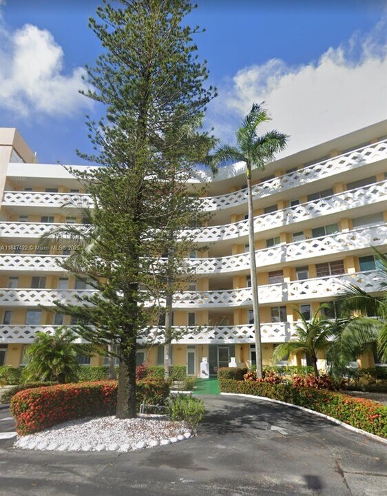 2400 NE 9th St in Fort Lauderdale, FL - Building Photo