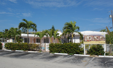 Sun & Surf Apartments in Pompano Beach, FL - Foto de edificio - Building Photo