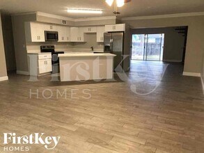 4882 Pine Cone Ln in West Palm Beach, FL - Foto de edificio - Building Photo