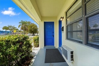 380 SE 12th Ave in Deerfield Beach, FL - Foto de edificio - Building Photo