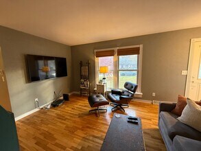 1652 Stonewood Dr SE in Lowell, MI - Building Photo - Building Photo