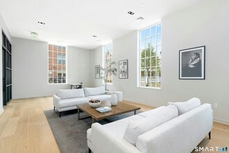 15 Corbin Dr in Darien, CT - Building Photo - Building Photo