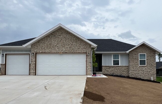 property at 657 S Pinewood Ln