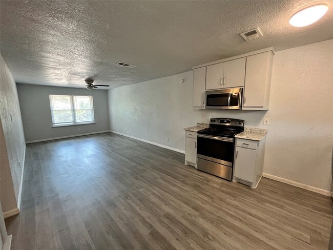 410 Bryan St, Unit 12 in Denton, TX - Building Photo - Building Photo
