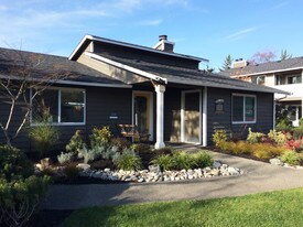 Regatta Apartments in Des Moines, WA - Building Photo