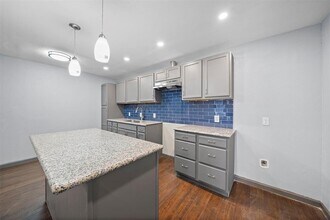 10211 Sugar Branch Dr in Houston, TX - Foto de edificio - Building Photo