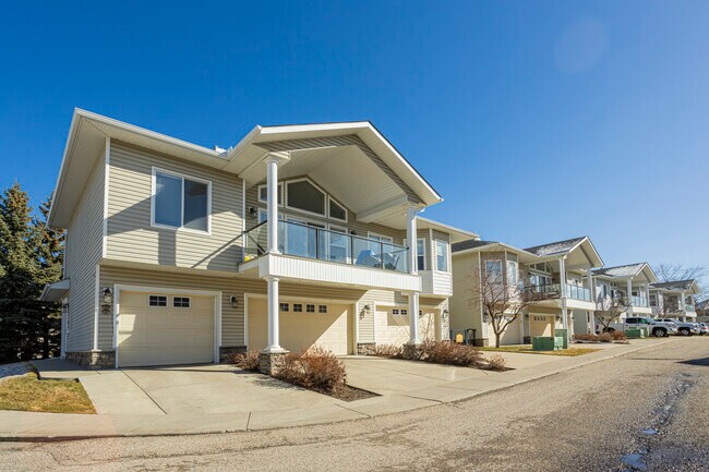 Brownstones in Calgary, AB - Building Photo - Building Photo